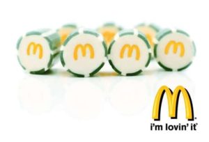 Werbebonbons mit Logo der Marke McDonalds