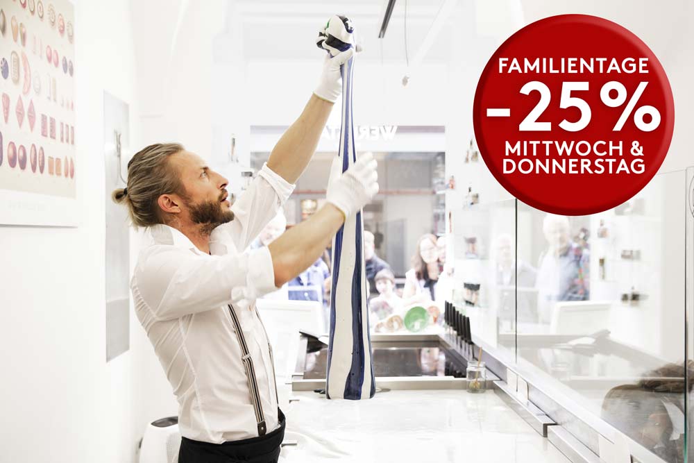 Führungen in der Zuckerlwerkstatt - Bild mit Zuckerlmacher