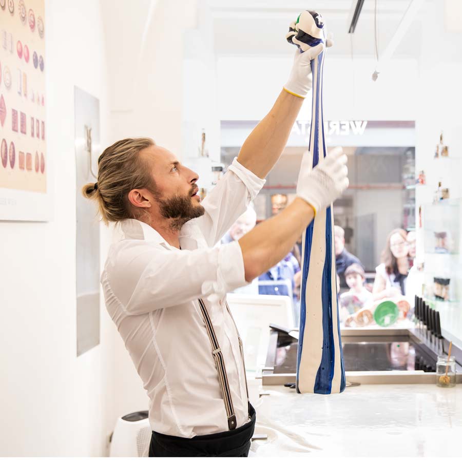 Bonbonmacher in der Zuckerlwerkstatt